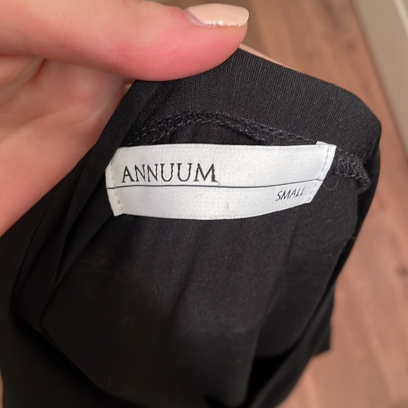 Annuum black v-neck t-shirt - Picture 2 of 2